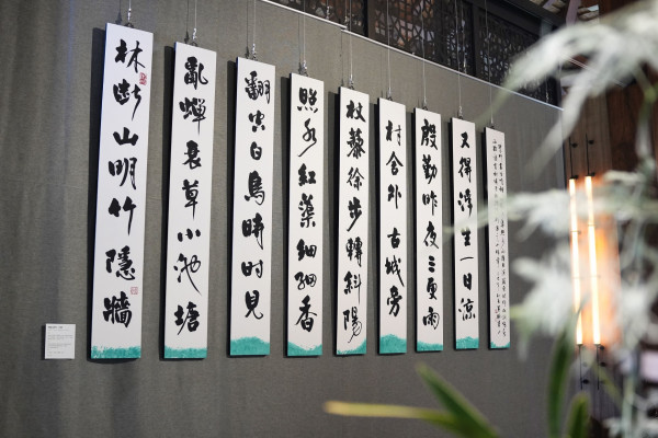 書藝家  黃國書以豪邁筆勢與深厚書道涵養，揮灑出關於「停頓」與「靜心」的墨痕之美